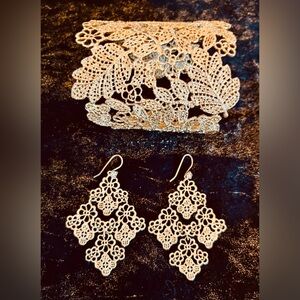 Gorgeous Gold Filigree “Chantilly” by Stella and Dot Earring/Bracelet Set